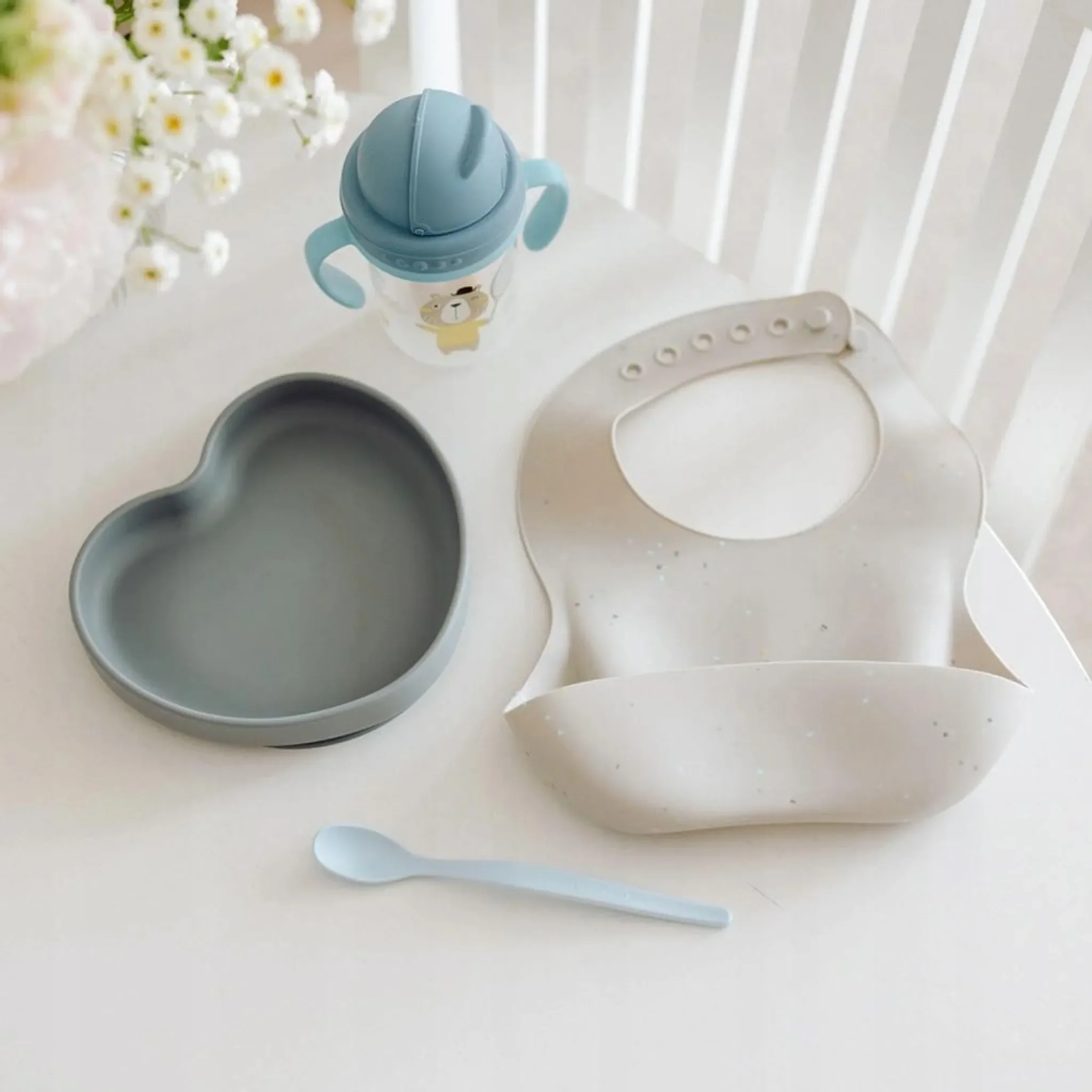 Canpol Babies wasserdichtes Silikonlätzchen mit Tasche 4m+ – Grau